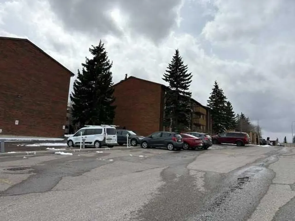11620 Elbow Drive SW Calgary AB T2W 3L6