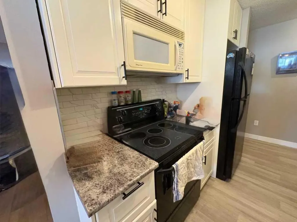 11620 Elbow Drive SW Calgary AB T2W 3L6