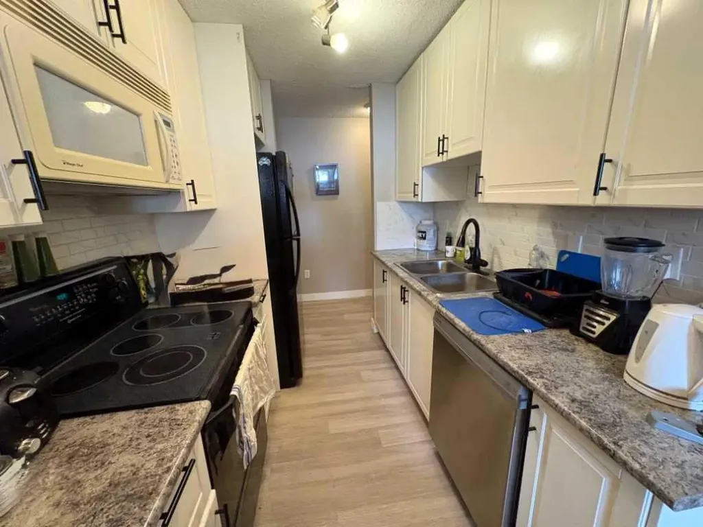 11620 Elbow Drive SW Calgary AB T2W 3L6