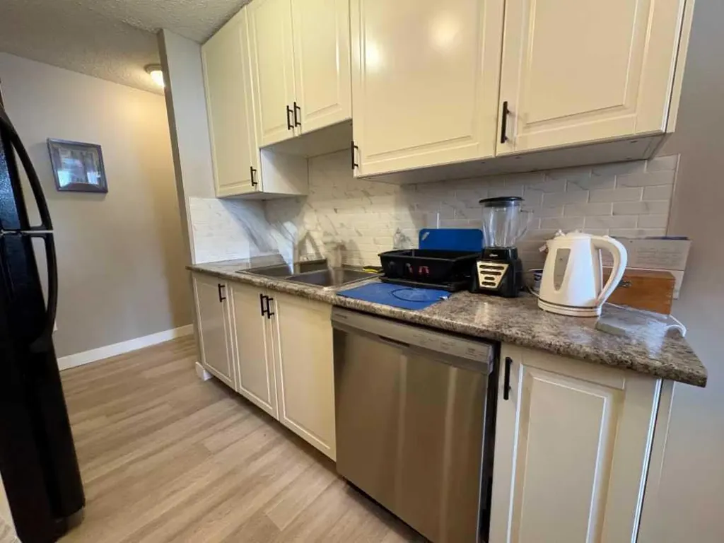 11620 Elbow Drive SW Calgary AB T2W 3L6
