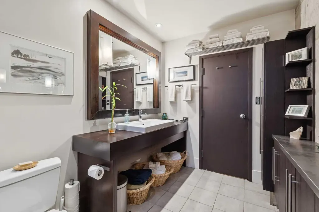 500 Eau Claire Avenue SW Calgary AB T2P 3R8
