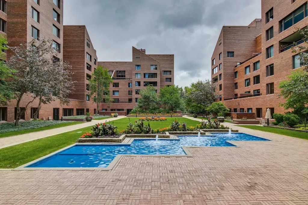 500 Eau Claire Avenue SW Calgary AB T2P 3R8