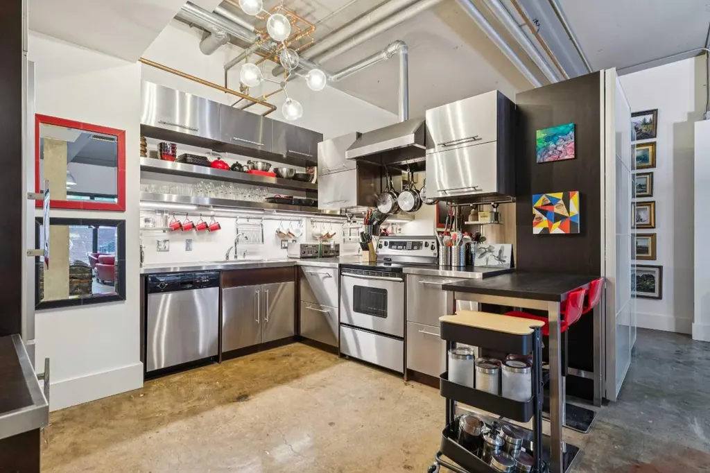 500 Eau Claire Avenue SW Calgary AB T2P 3R8