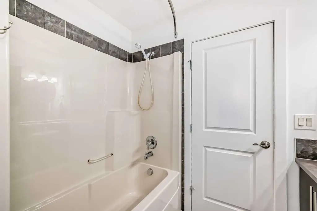 2727 28 Avenue SE Calgary AB T2B 0L4