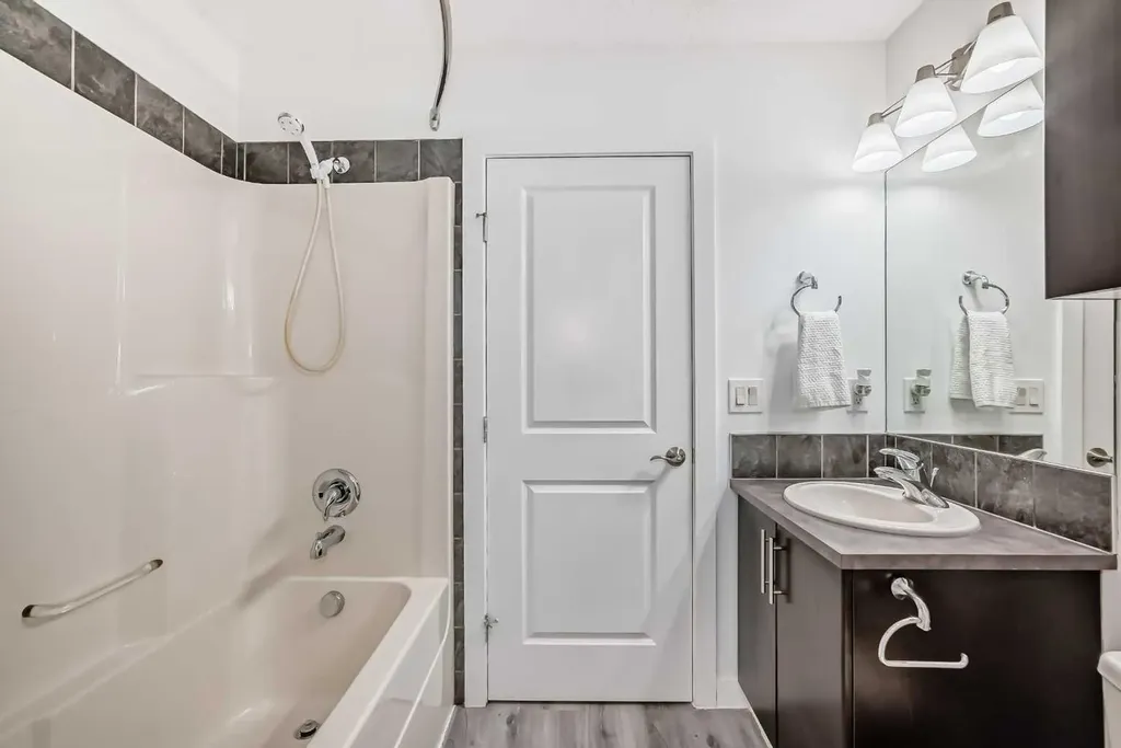 2727 28 Avenue SE Calgary AB T2B 0L4
