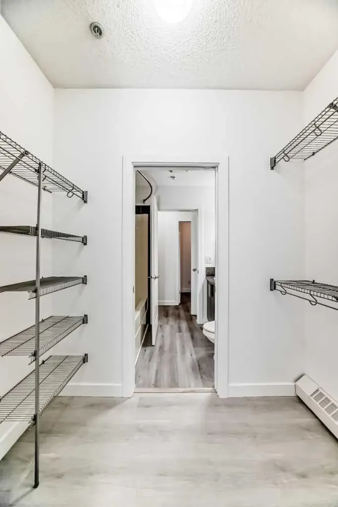 2727 28 Avenue SE Calgary AB T2B 0L4