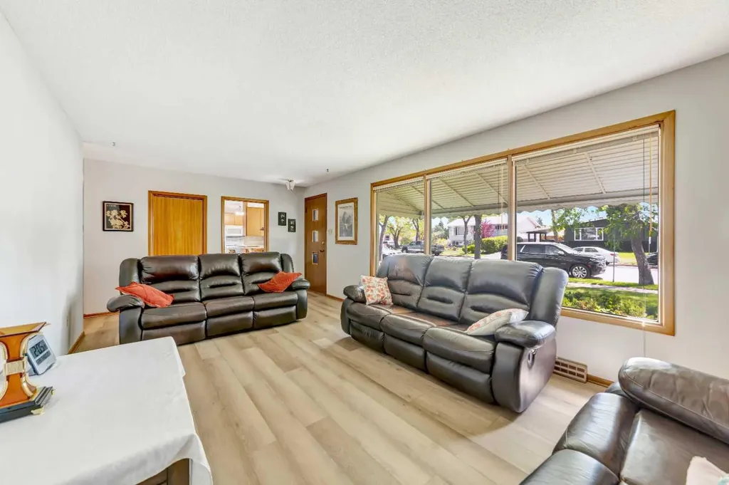 4704 37 Street Lloydminster SK S9V 0A5