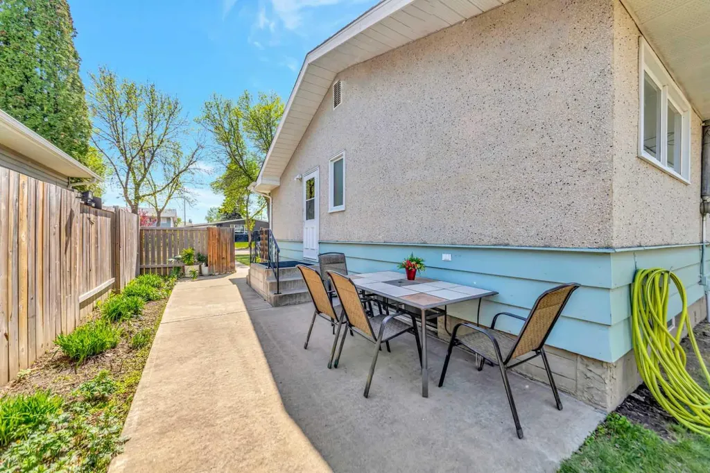 4704 37 Street Lloydminster SK S9V 0A5