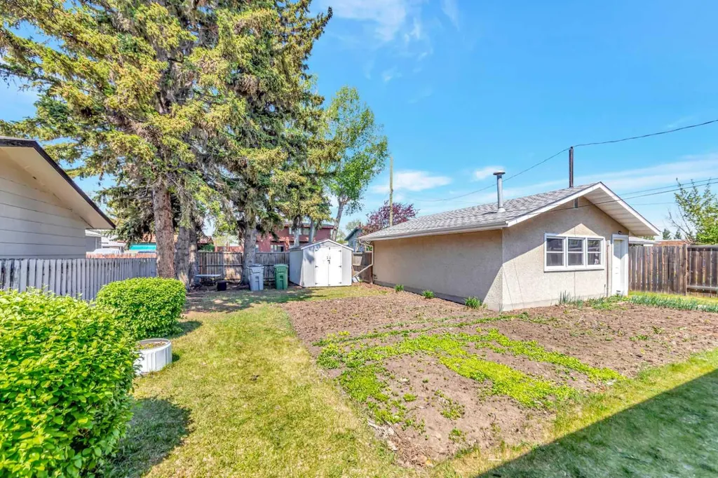 4704 37 Street Lloydminster SK S9V 0A5
