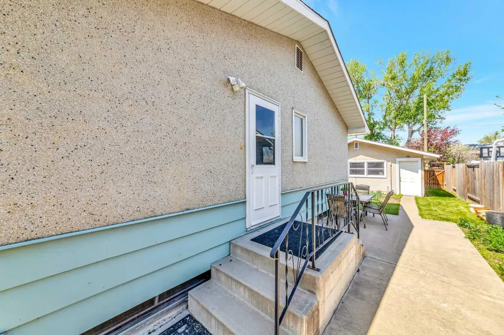 4704 37 Street Lloydminster SK S9V 0A5