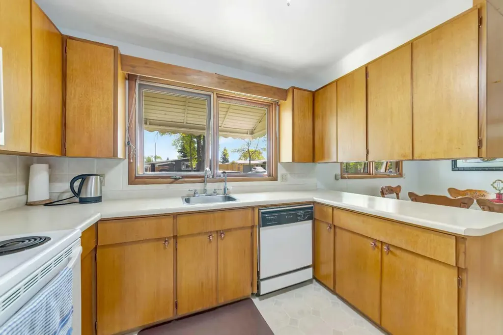 4704 37 Street Lloydminster SK S9V 0A5