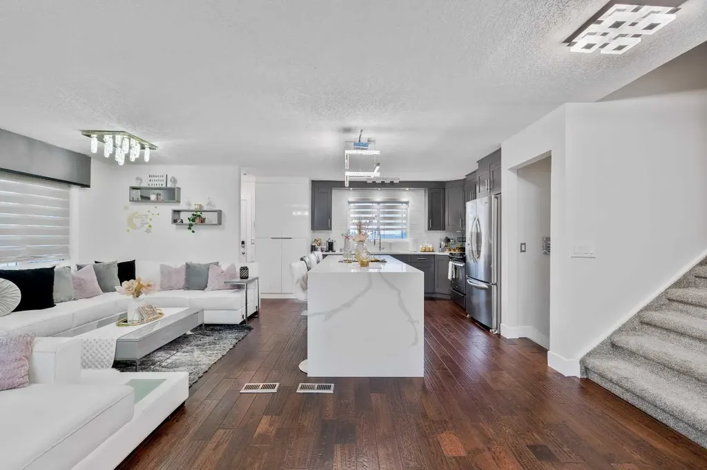 124 Whiteside Crescent NE Calgary AB T1Y 2A7