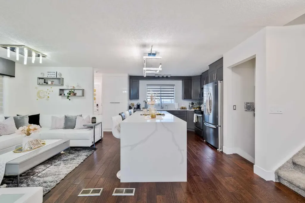 124 Whiteside Crescent NE Calgary AB T1Y 2A7