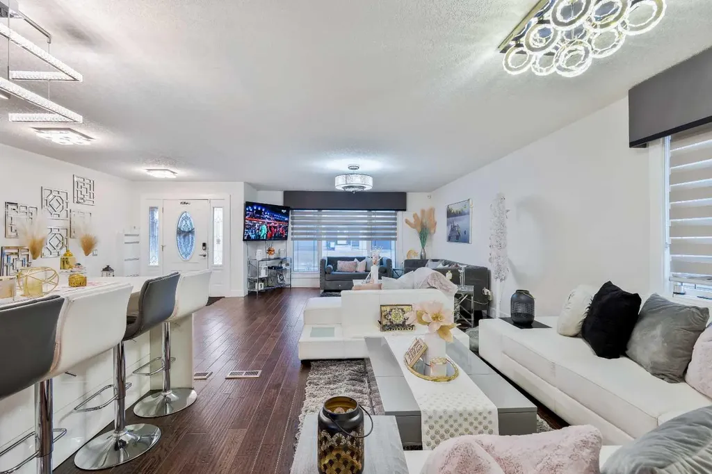 124 Whiteside Crescent NE Calgary AB T1Y 2A7
