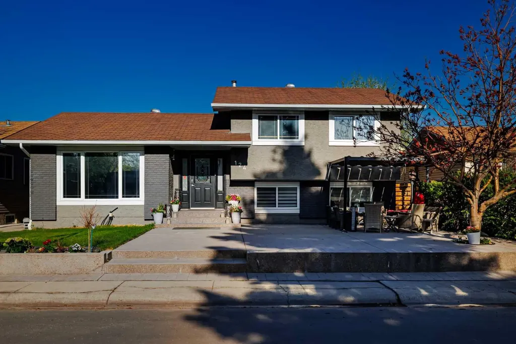 124 Whiteside Crescent NE Calgary AB T1Y 2A7