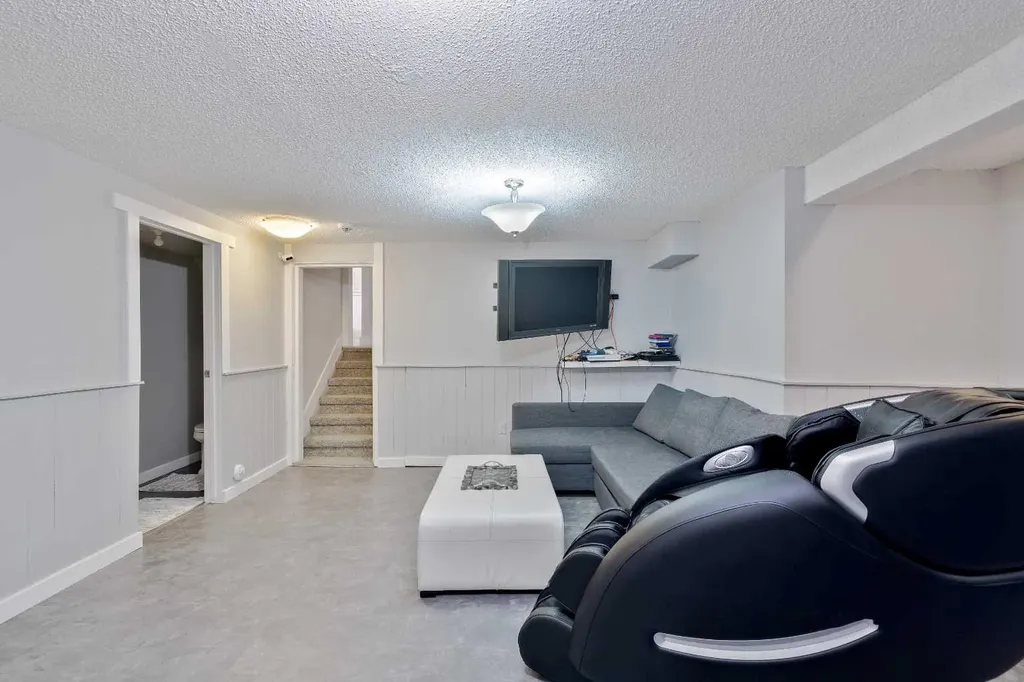 124 Whiteside Crescent NE Calgary AB T1Y 2A7