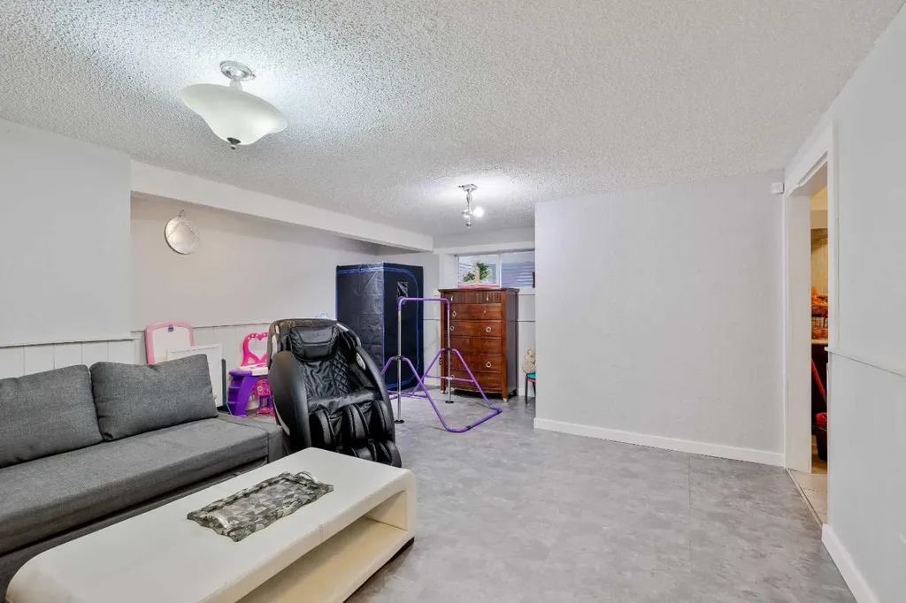 124 Whiteside Crescent NE Calgary AB T1Y 2A7