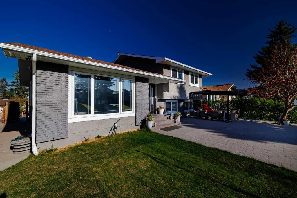 124 Whiteside Crescent NE Calgary AB T1Y 2A7