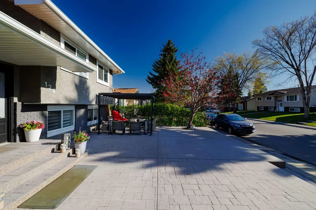 124 Whiteside Crescent NE Calgary AB T1Y 2A7