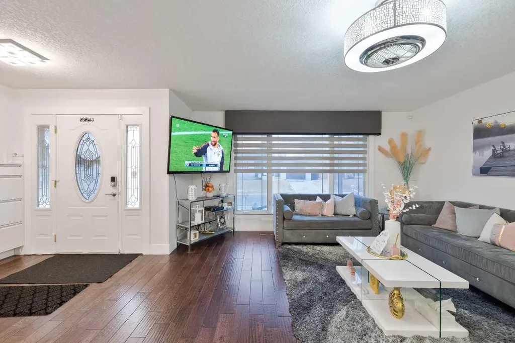 124 Whiteside Crescent NE Calgary AB T1Y 2A7
