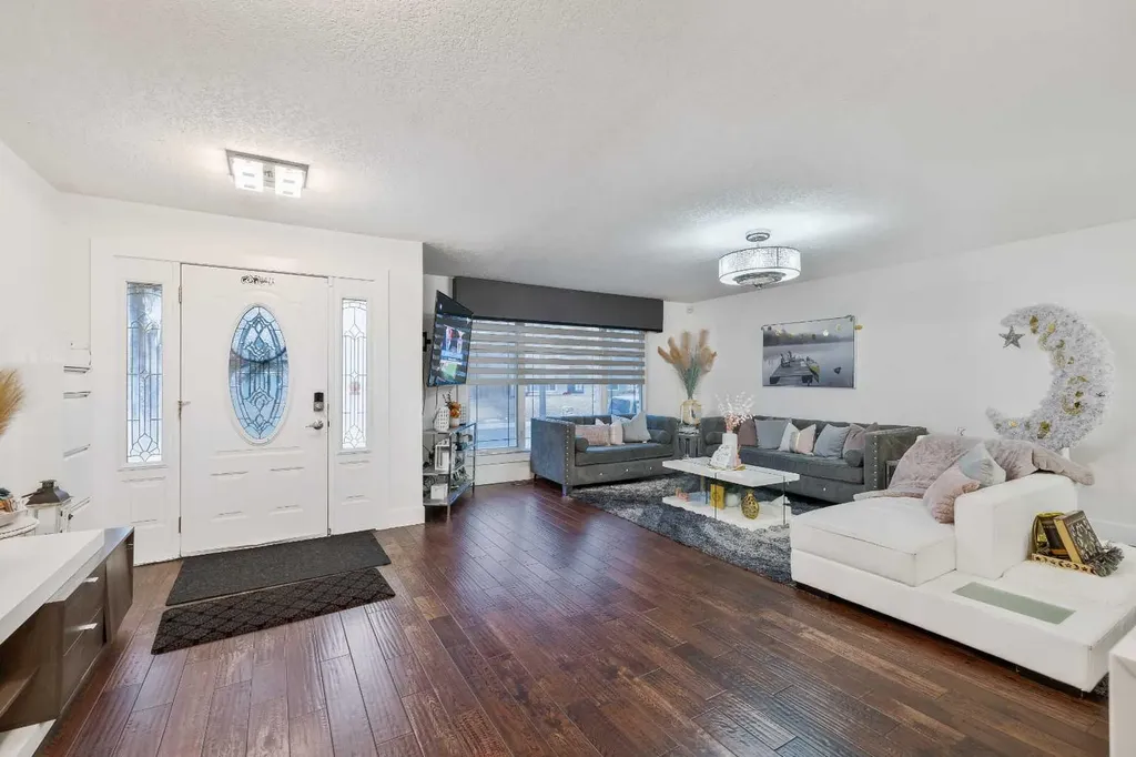 124 Whiteside Crescent NE Calgary AB T1Y 2A7