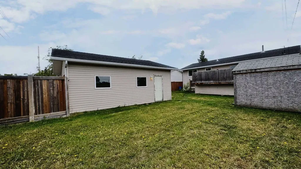 9928 93 Avenue Wembley AB T0H 3S0