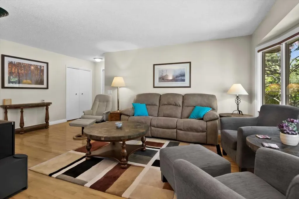 43 Scenic Acres Drive NW Calgary AB T3L 1A2