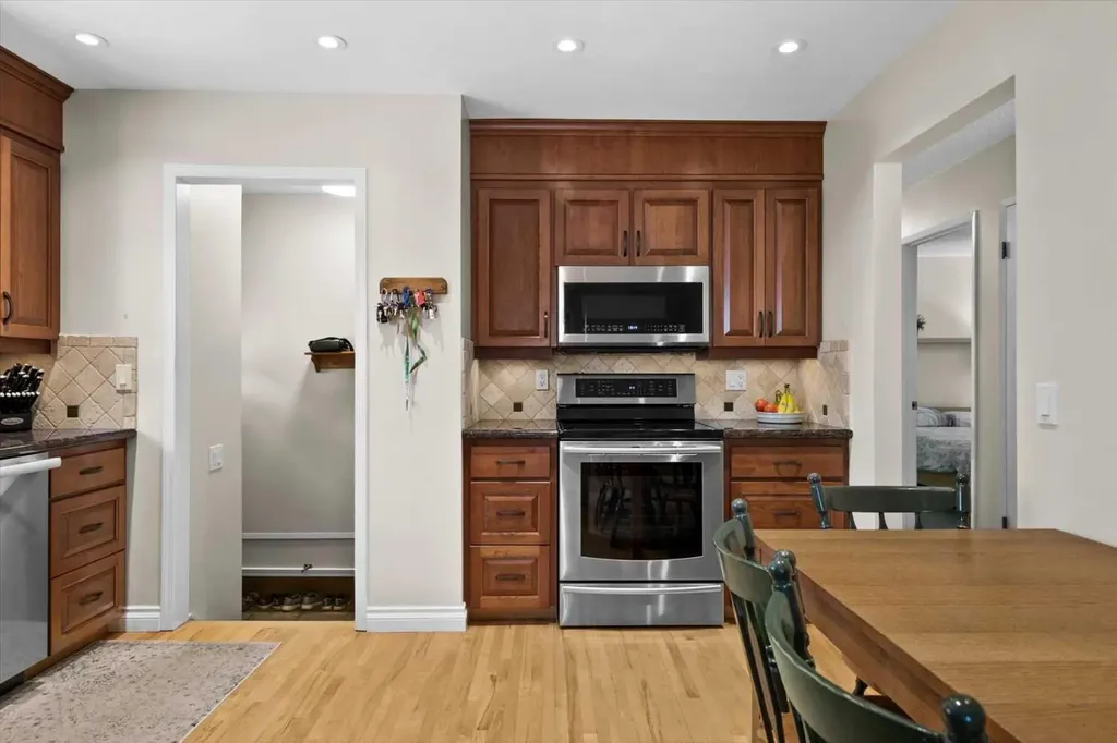 43 Scenic Acres Drive NW Calgary AB T3L 1A2