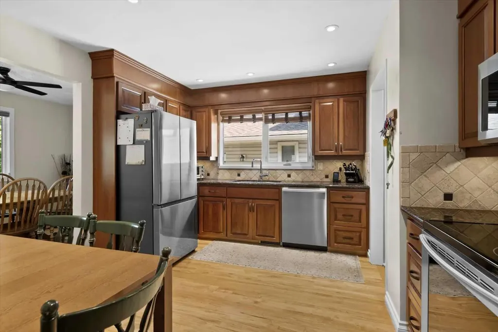 43 Scenic Acres Drive NW Calgary AB T3L 1A2
