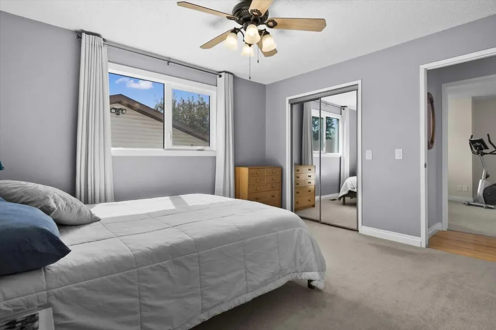 43 Scenic Acres Drive NW Calgary AB T3L 1A2
