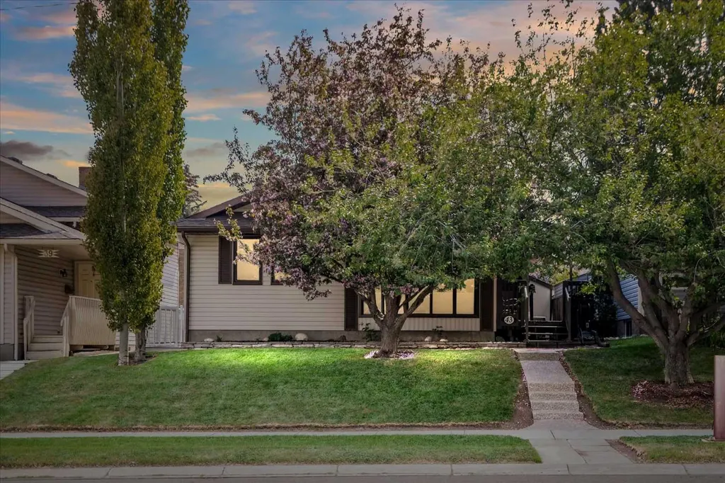 43 Scenic Acres Drive NW Calgary AB T3L 1A2