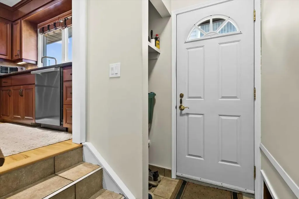 43 Scenic Acres Drive NW Calgary AB T3L 1A2