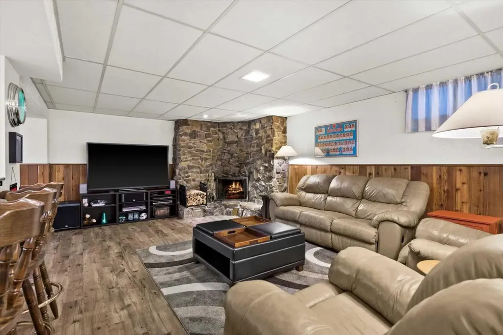 43 Scenic Acres Drive NW Calgary AB T3L 1A2