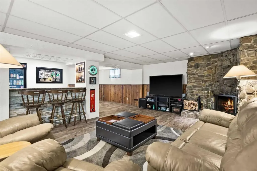 43 Scenic Acres Drive NW Calgary AB T3L 1A2
