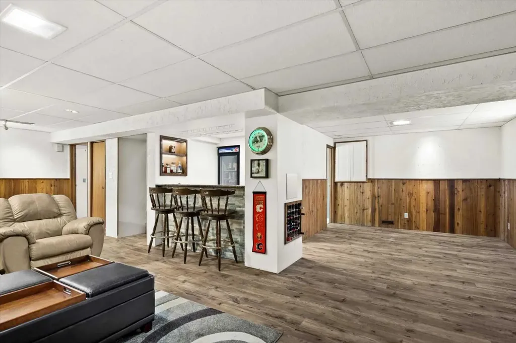 43 Scenic Acres Drive NW Calgary AB T3L 1A2