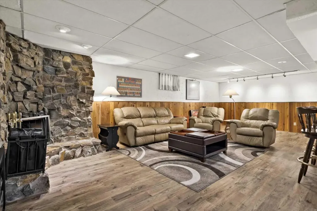 43 Scenic Acres Drive NW Calgary AB T3L 1A2