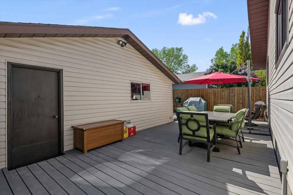 43 Scenic Acres Drive NW Calgary AB T3L 1A2