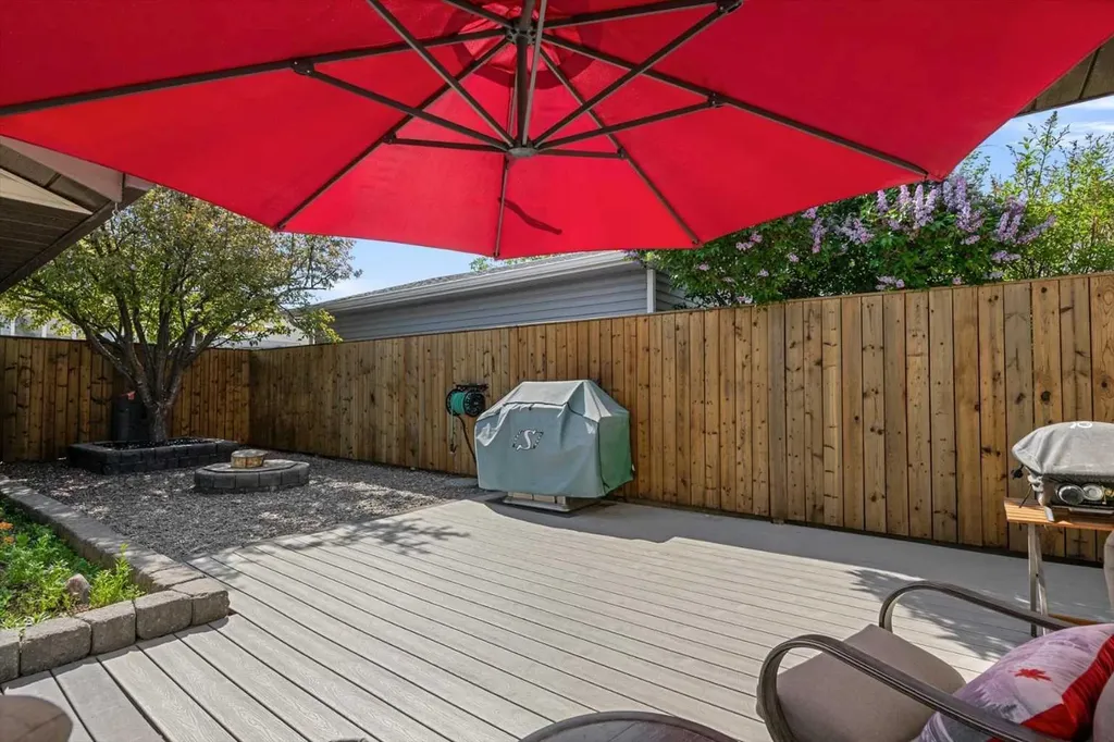 43 Scenic Acres Drive NW Calgary AB T3L 1A2