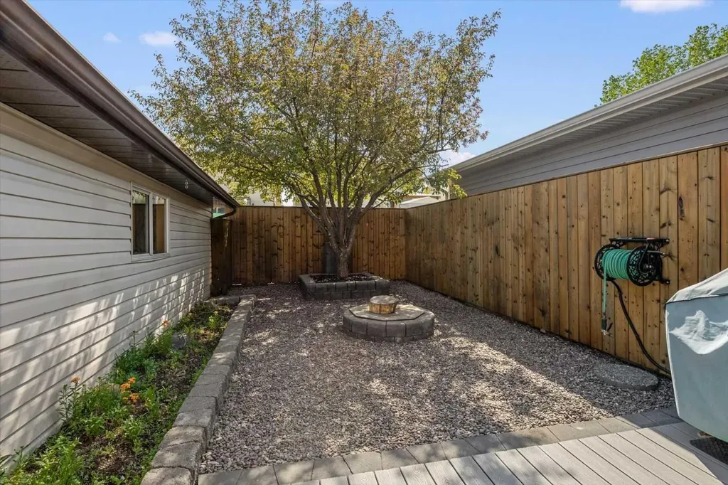 43 Scenic Acres Drive NW Calgary AB T3L 1A2