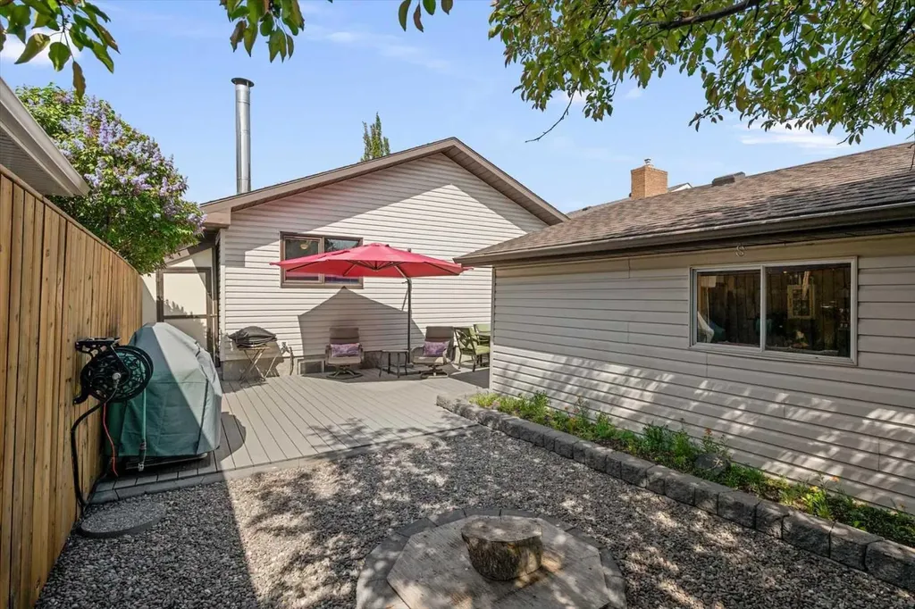 43 Scenic Acres Drive NW Calgary AB T3L 1A2