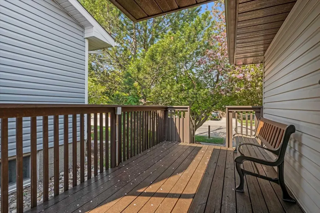 43 Scenic Acres Drive NW Calgary AB T3L 1A2