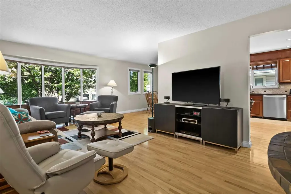 43 Scenic Acres Drive NW Calgary AB T3L 1A2