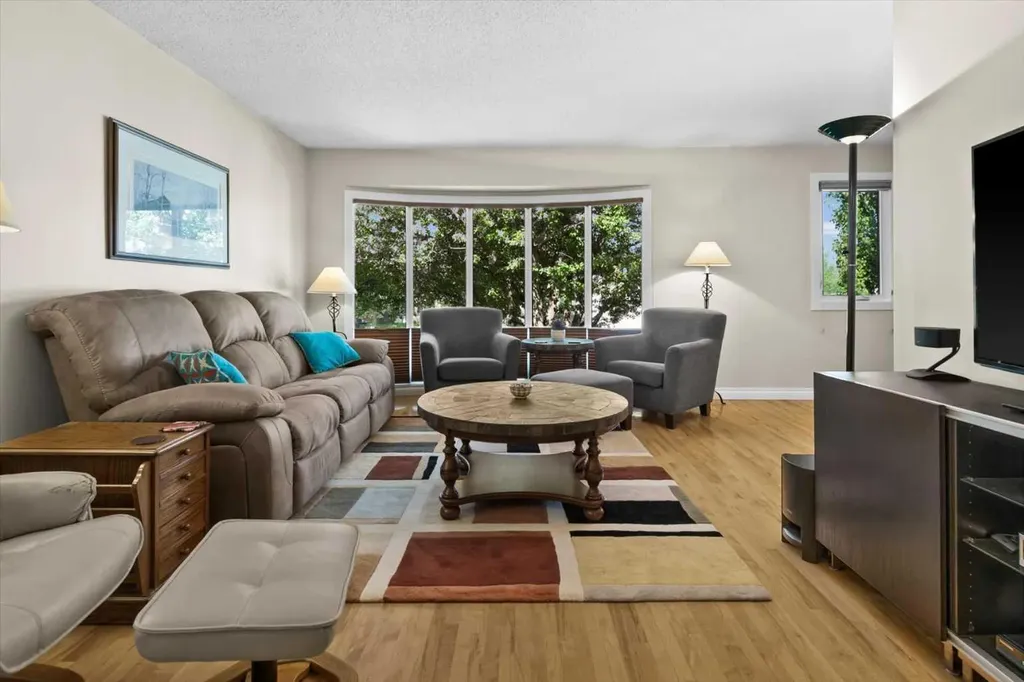 43 Scenic Acres Drive NW Calgary AB T3L 1A2