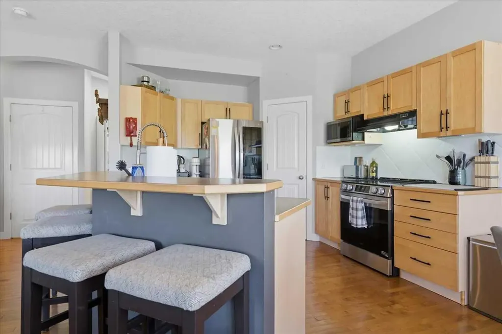 17 Bridlecrest Court SW Calgary AB T2Y 5J3