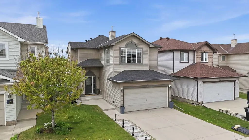 17 Bridlecrest Court SW Calgary AB T2Y 5J3