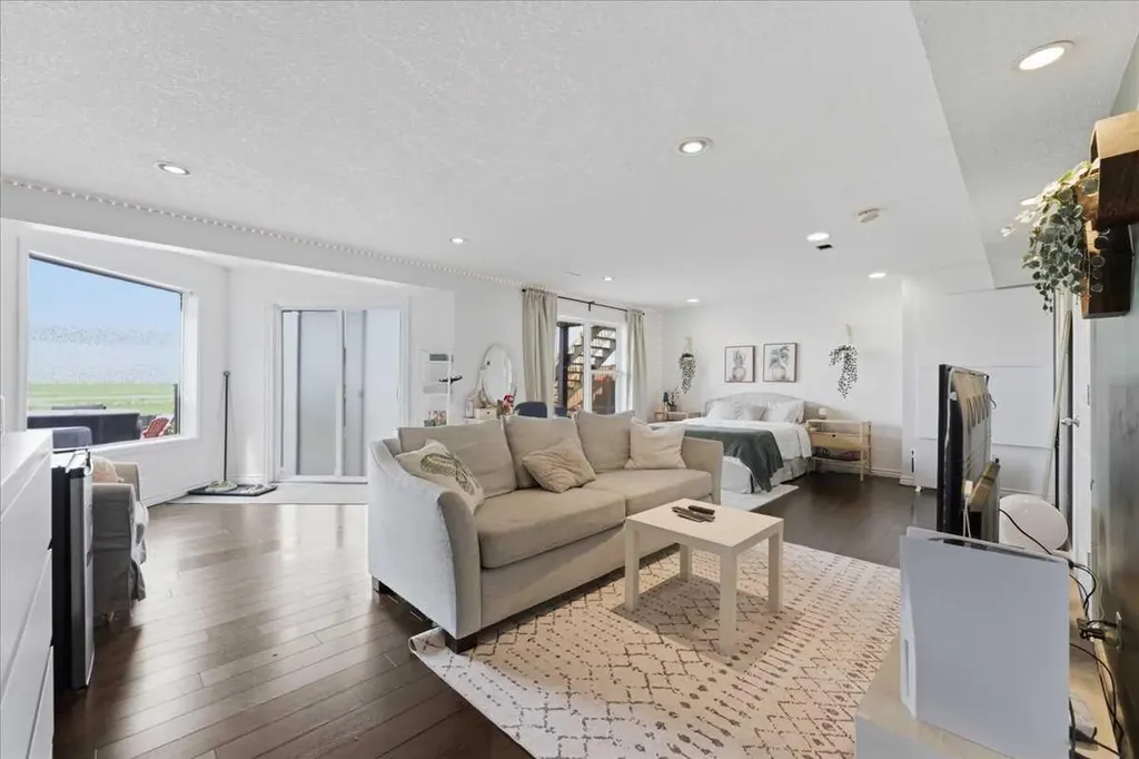 17 Bridlecrest Court SW Calgary AB T2Y 5J3