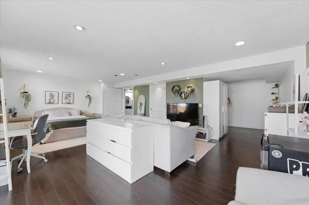 17 Bridlecrest Court SW Calgary AB T2Y 5J3