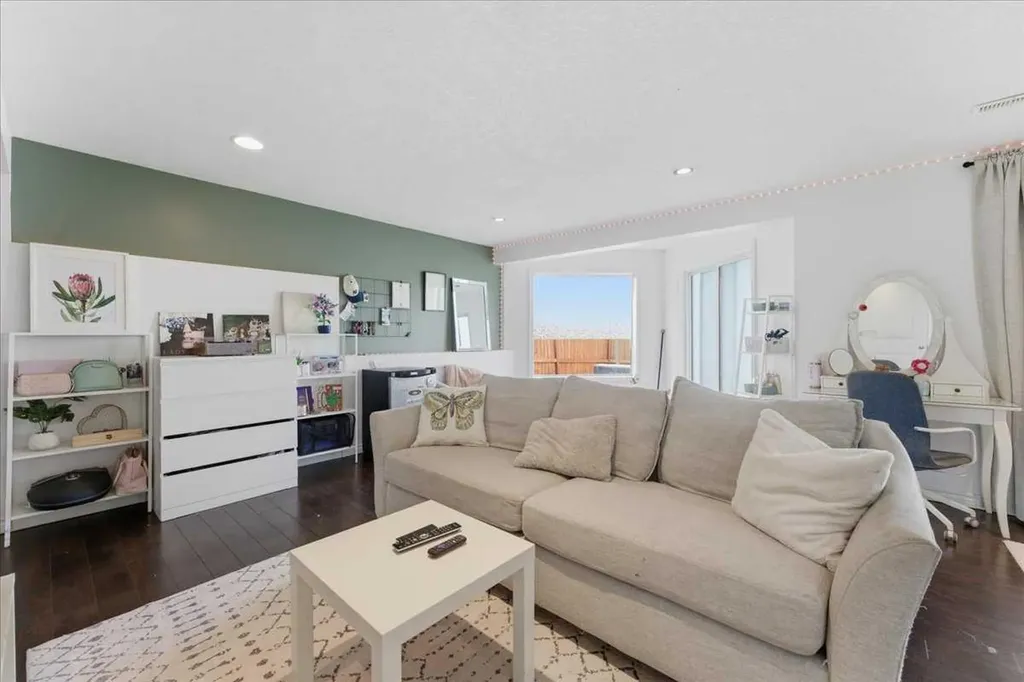 17 Bridlecrest Court SW Calgary AB T2Y 5J3