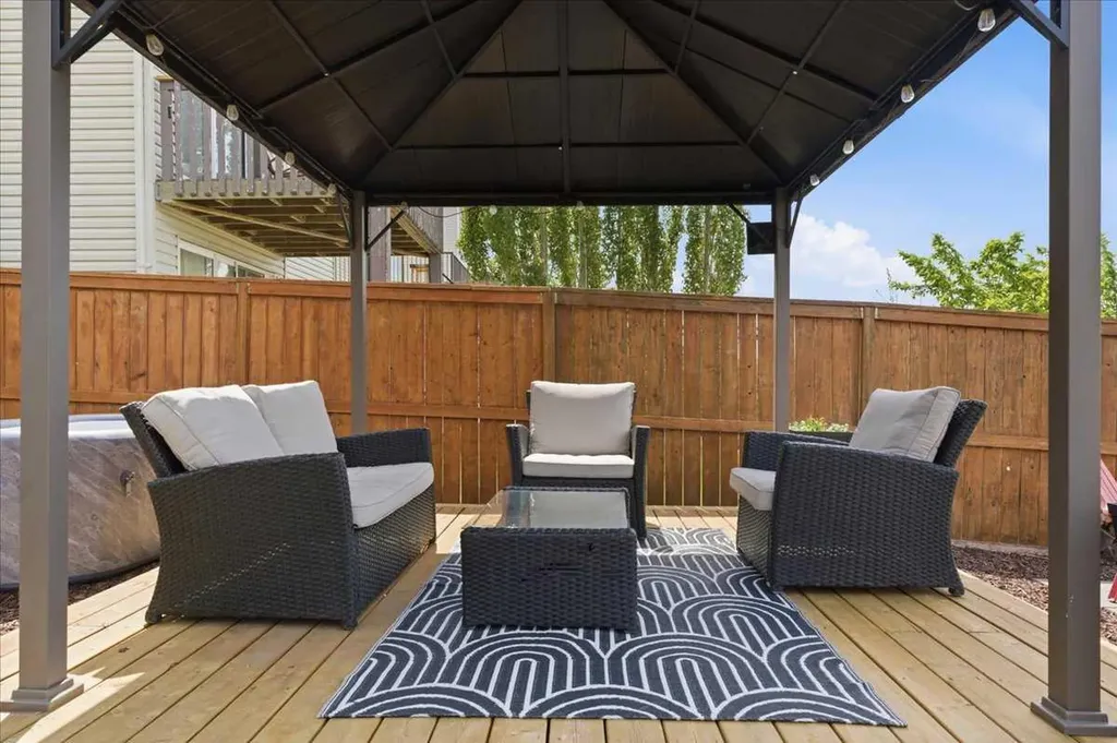 17 Bridlecrest Court SW Calgary AB T2Y 5J3
