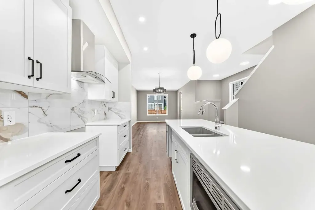 817 Marine Drive SE Calgary AB T3M 4E3